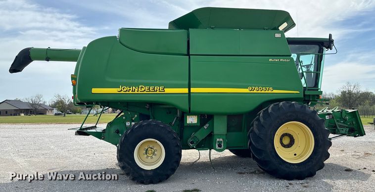 image for item EJ0389 2006 John Deere 9760 STS RWA combine