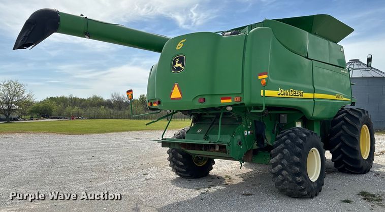 image for item EJ0389 2006 John Deere 9760 STS RWA combine