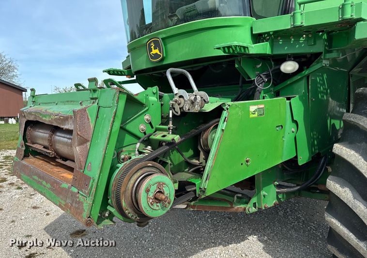 image for item EJ0389 2006 John Deere 9760 STS RWA combine