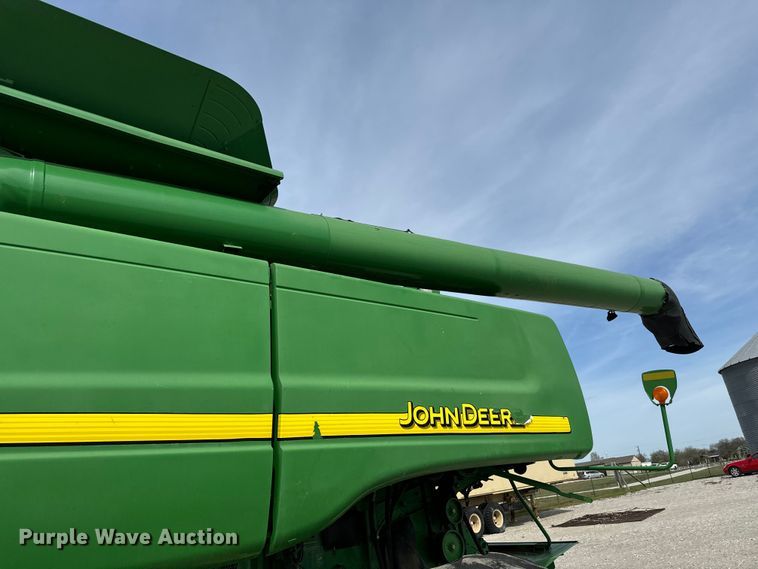 image for item EJ0389 2006 John Deere 9760 STS RWA combine