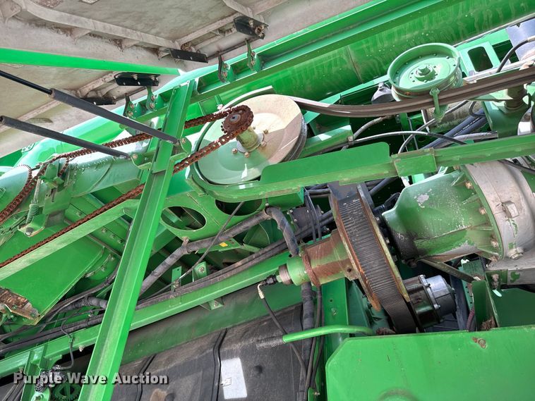 image for item EJ0389 2006 John Deere 9760 STS RWA combine