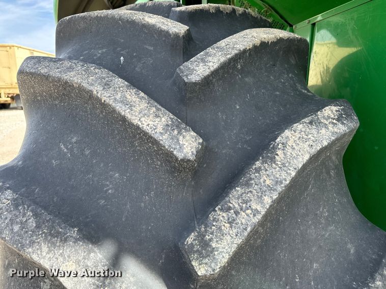 image for item EJ0389 2006 John Deere 9760 STS RWA combine