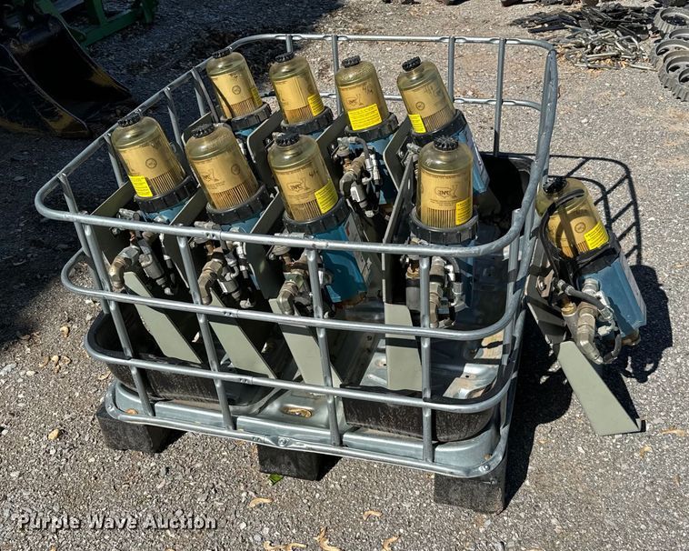 image for item EJ0538 (9) Fleetguard FH234 fuel filter units