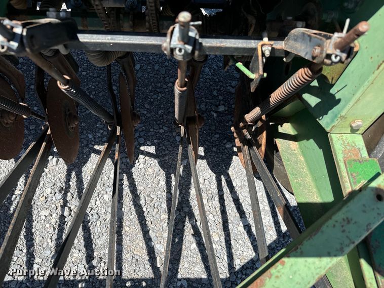 image for item EJ0552 John Deere 8350 grain drill