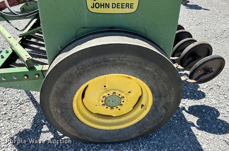 image for item EJ0552 John Deere 8350 grain drill