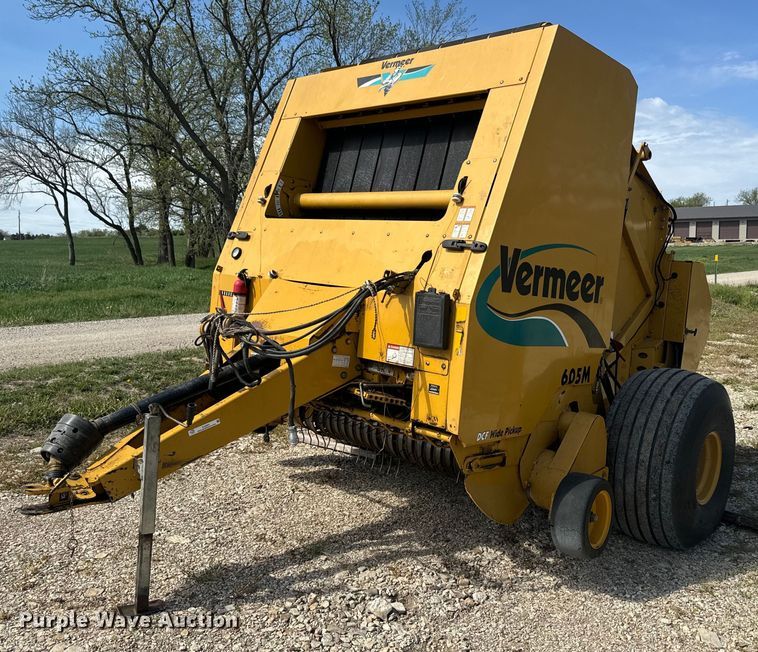 image for item EJ2691 2006 Vermeer 605M round baler