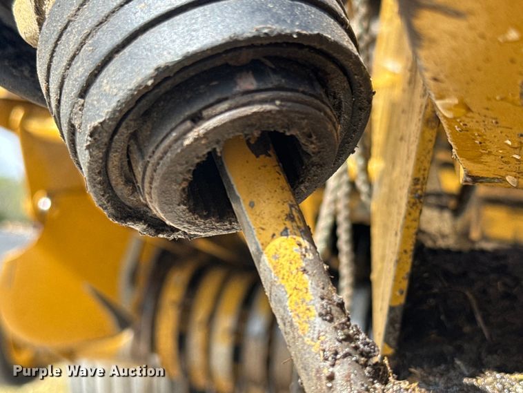 image for item EJ2691 2006 Vermeer 605M round baler