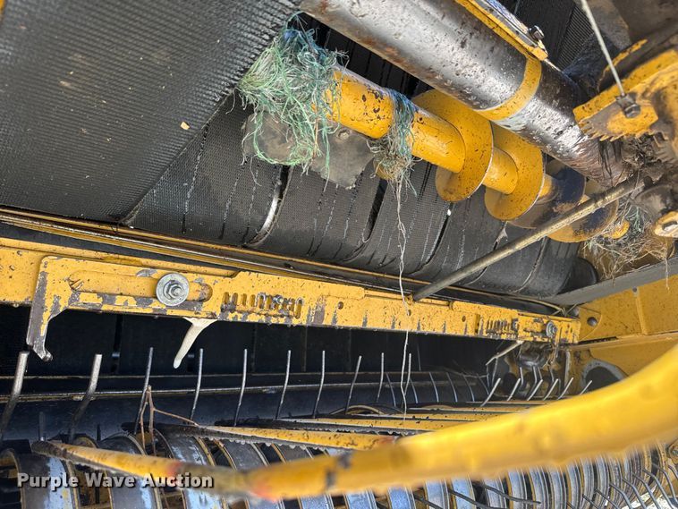 image for item EJ2691 2006 Vermeer 605M round baler