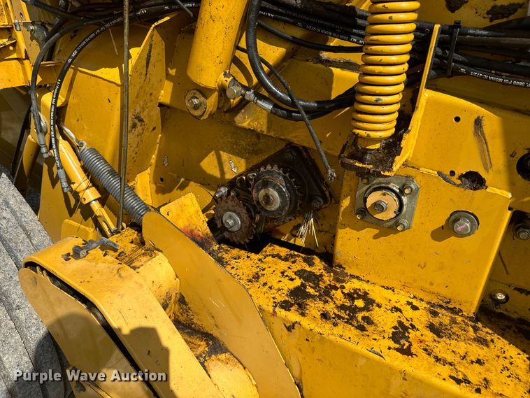 image for item EJ2691 2006 Vermeer 605M round baler