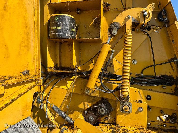 image for item EJ2691 2006 Vermeer 605M round baler