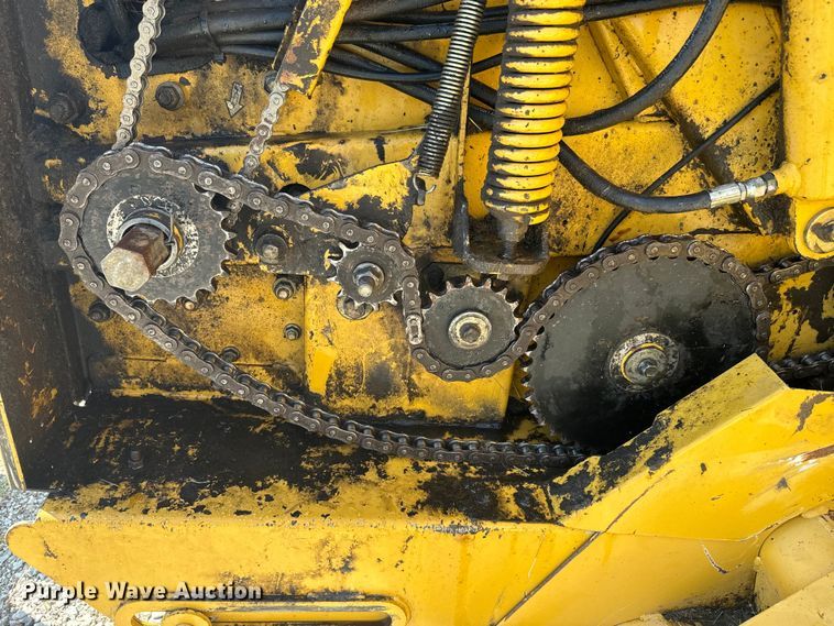 image for item EJ2691 2006 Vermeer 605M round baler