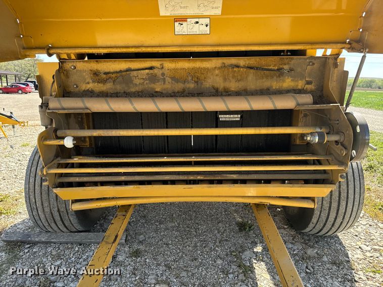 image for item EJ2691 2006 Vermeer 605M round baler