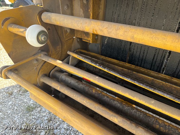 image for item EJ2691 2006 Vermeer 605M round baler