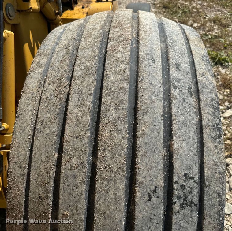 image for item EJ2691 2006 Vermeer 605M round baler