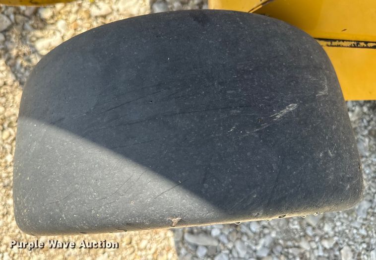 image for item EJ2691 2006 Vermeer 605M round baler