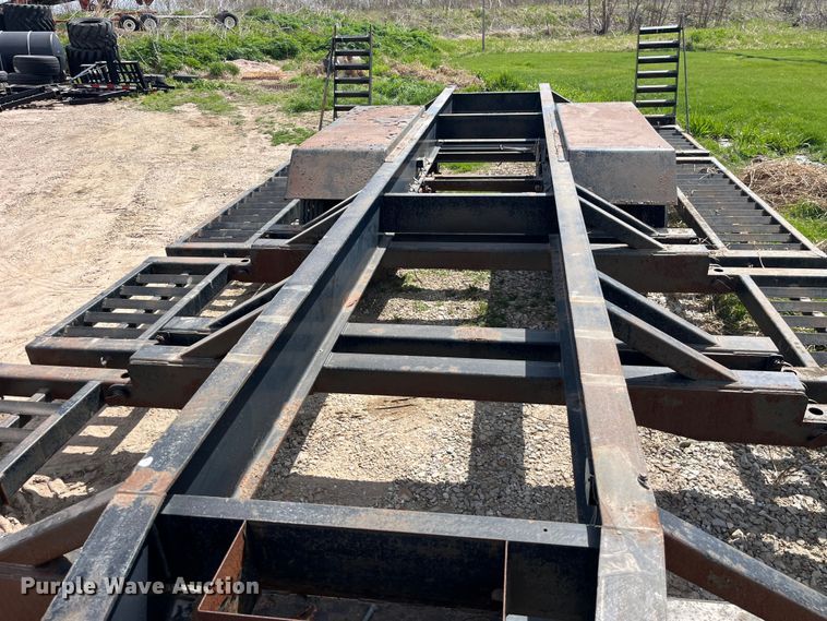 image for item LD9413 1999 Behnke sprayer trailer