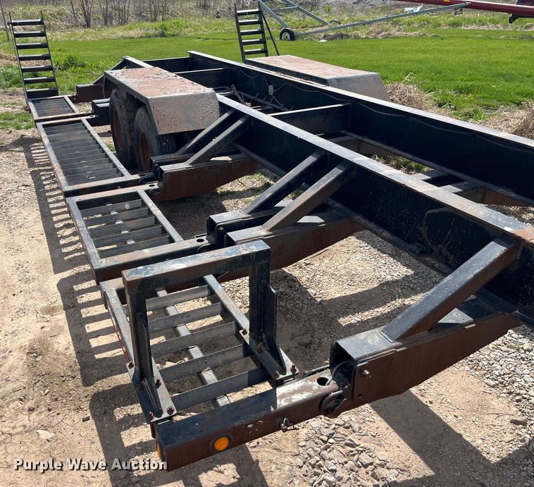 image for item LD9413 1999 Behnke sprayer trailer