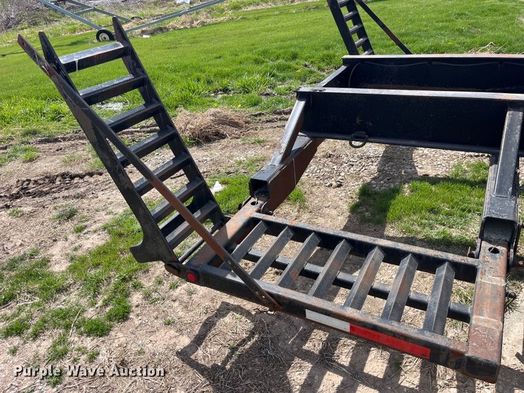 image for item LD9413 1999 Behnke sprayer trailer