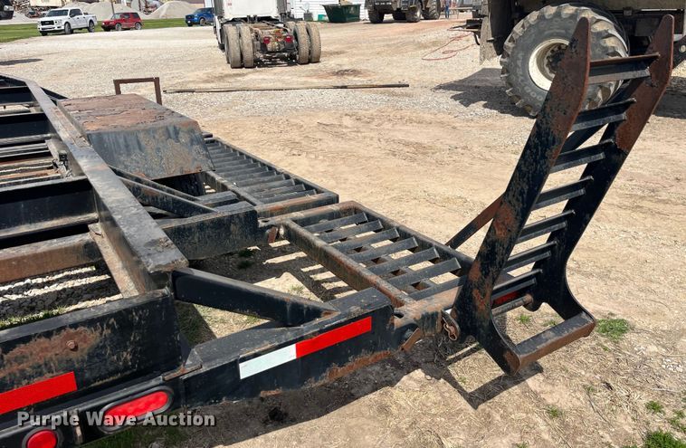 image for item LD9413 1999 Behnke sprayer trailer