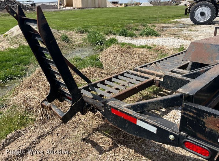 image for item LD9413 1999 Behnke sprayer trailer