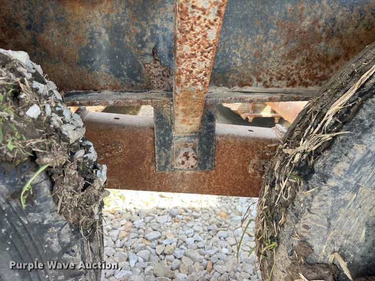 image for item LD9413 1999 Behnke sprayer trailer