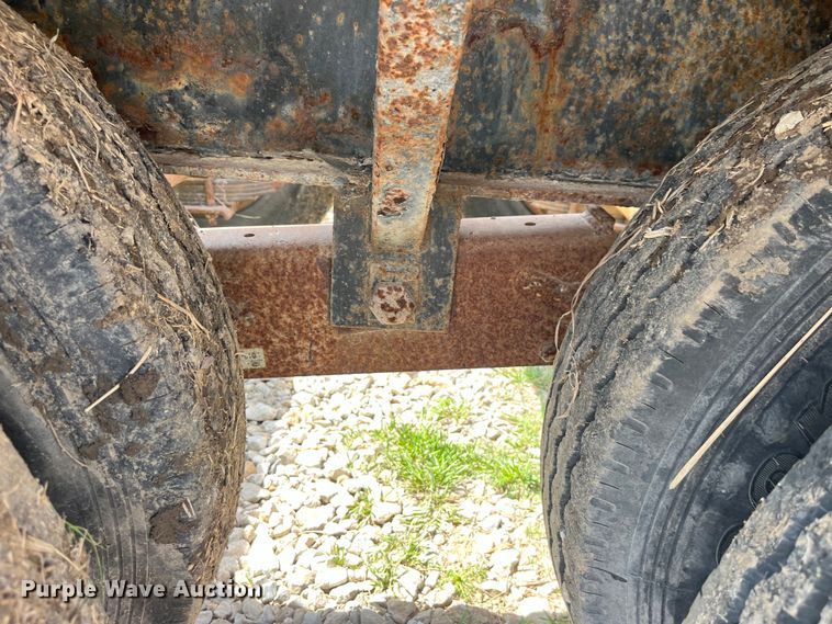 image for item LD9413 1999 Behnke sprayer trailer