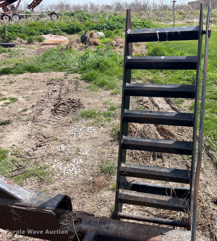 image for item LD9413 1999 Behnke sprayer trailer