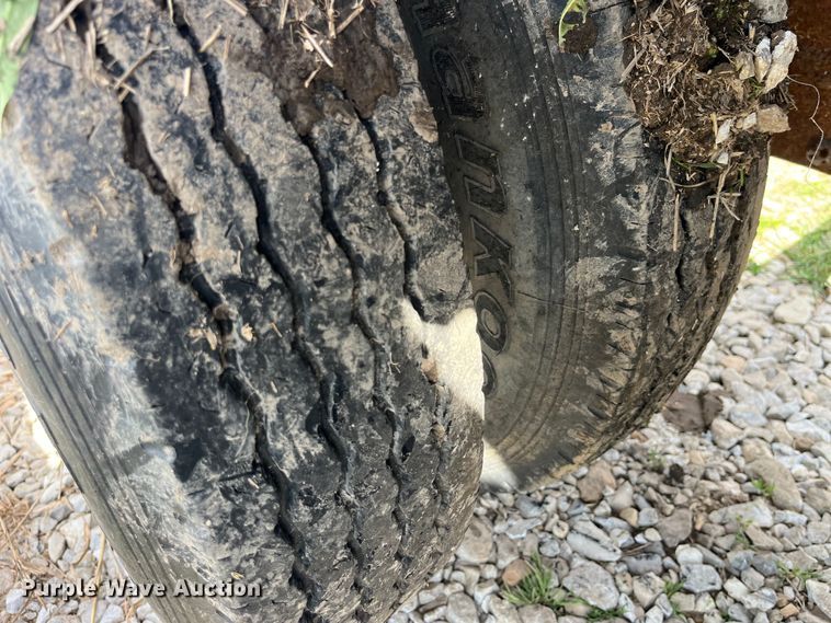 image for item LD9413 1999 Behnke sprayer trailer