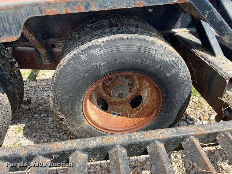 image for item LD9413 1999 Behnke sprayer trailer