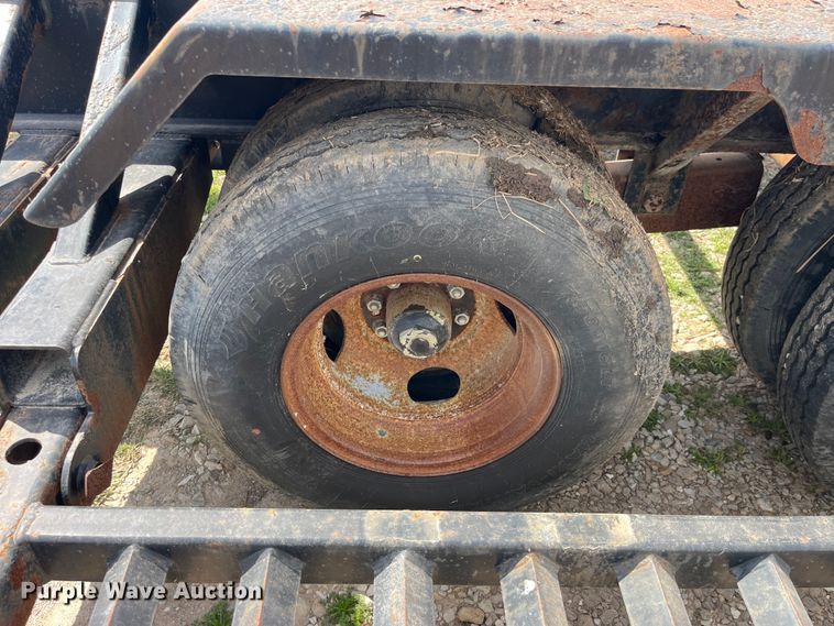 image for item LD9413 1999 Behnke sprayer trailer