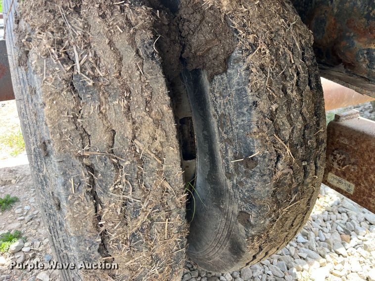 image for item LD9413 1999 Behnke sprayer trailer