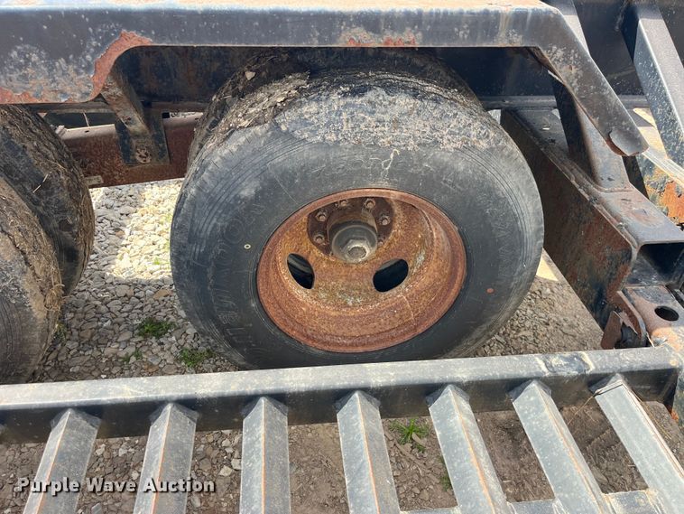 image for item LD9413 1999 Behnke sprayer trailer