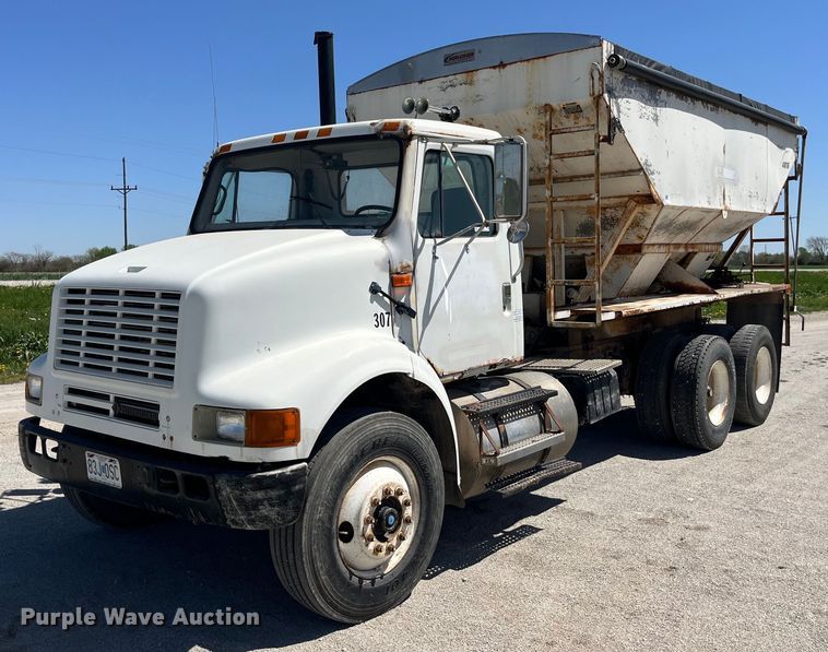 image for item LD9433 1999 International 8100 fertilizer delivery truck