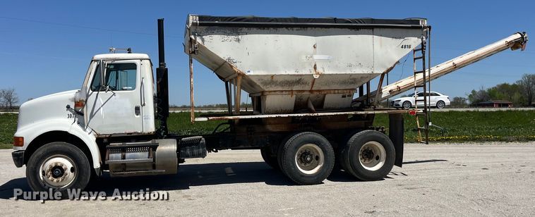 image for item LD9433 1999 International 8100 fertilizer delivery truck