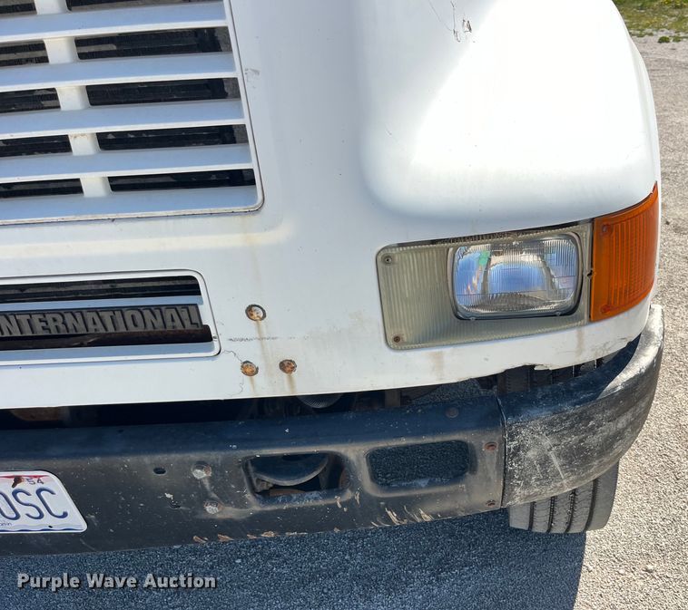 image for item LD9433 1999 International 8100 fertilizer delivery truck