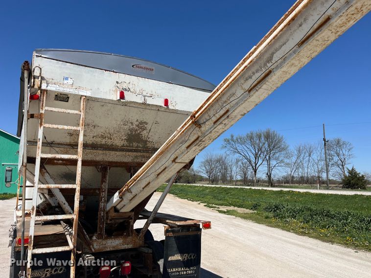 image for item LD9433 1999 International 8100 fertilizer delivery truck