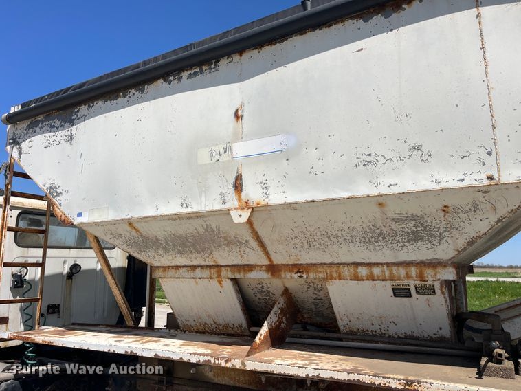 image for item LD9433 1999 International 8100 fertilizer delivery truck