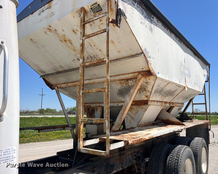 image for item LD9433 1999 International 8100 fertilizer delivery truck