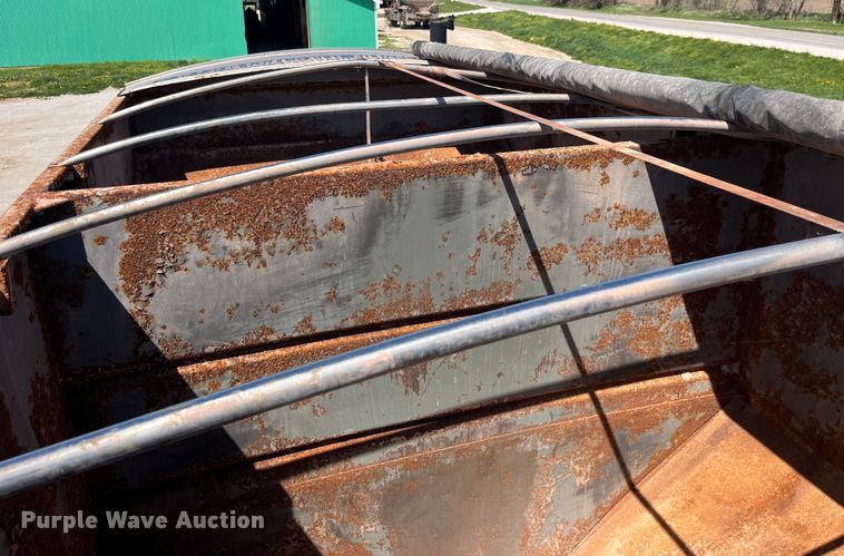 image for item LD9433 1999 International 8100 fertilizer delivery truck