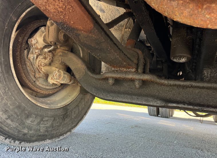 image for item LD9433 1999 International 8100 fertilizer delivery truck