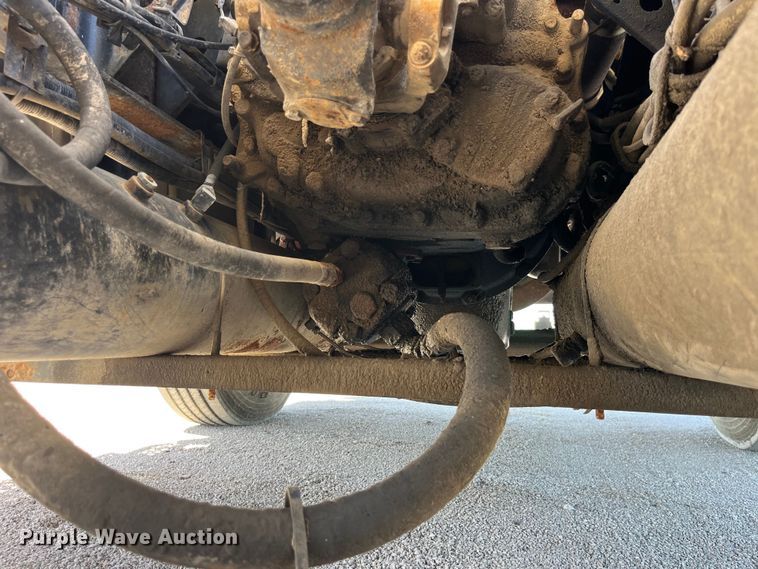 image for item LD9433 1999 International 8100 fertilizer delivery truck