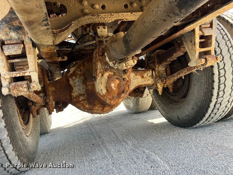 image for item LD9433 1999 International 8100 fertilizer delivery truck