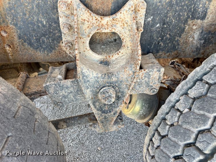 image for item LD9433 1999 International 8100 fertilizer delivery truck