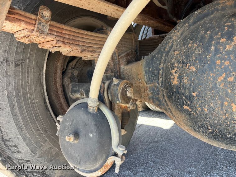 image for item LD9433 1999 International 8100 fertilizer delivery truck