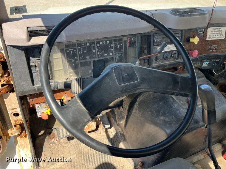 image for item LD9433 1999 International 8100 fertilizer delivery truck