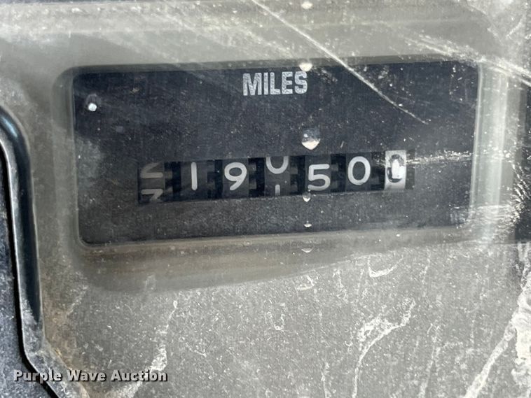 image for item LD9433 1999 International 8100 fertilizer delivery truck