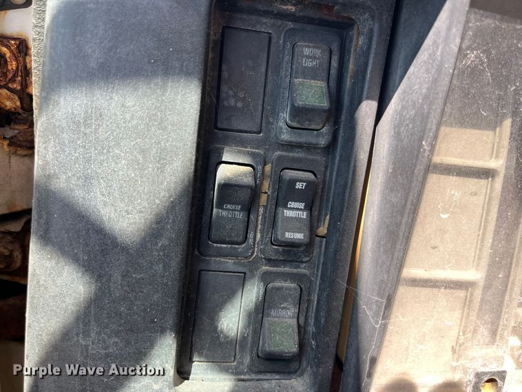 image for item LD9433 1999 International 8100 fertilizer delivery truck