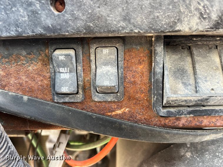 image for item LD9433 1999 International 8100 fertilizer delivery truck