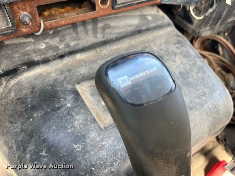 image for item LD9433 1999 International 8100 fertilizer delivery truck