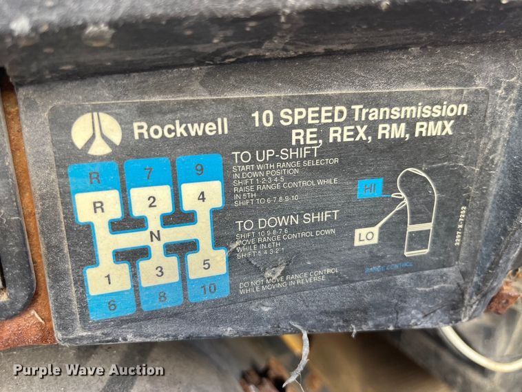 image for item LD9433 1999 International 8100 fertilizer delivery truck